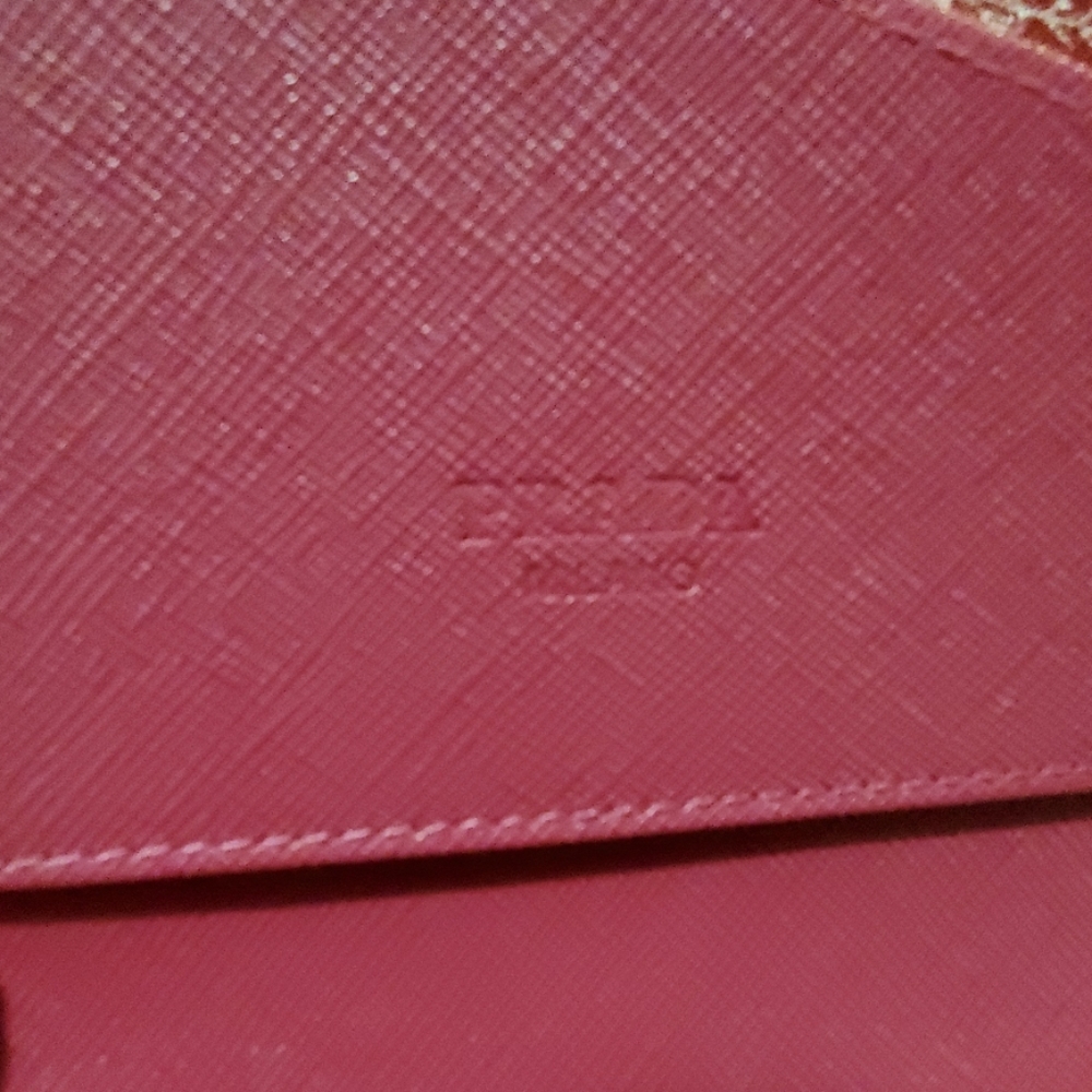 Prada purse . - Picture 3 of 7